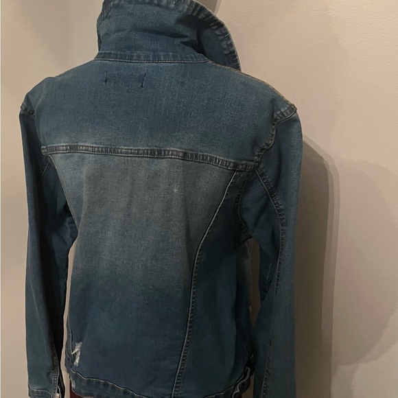 NWOT Mia size large DISTRESSED jeans jacket!!! - Picture 7 of 9